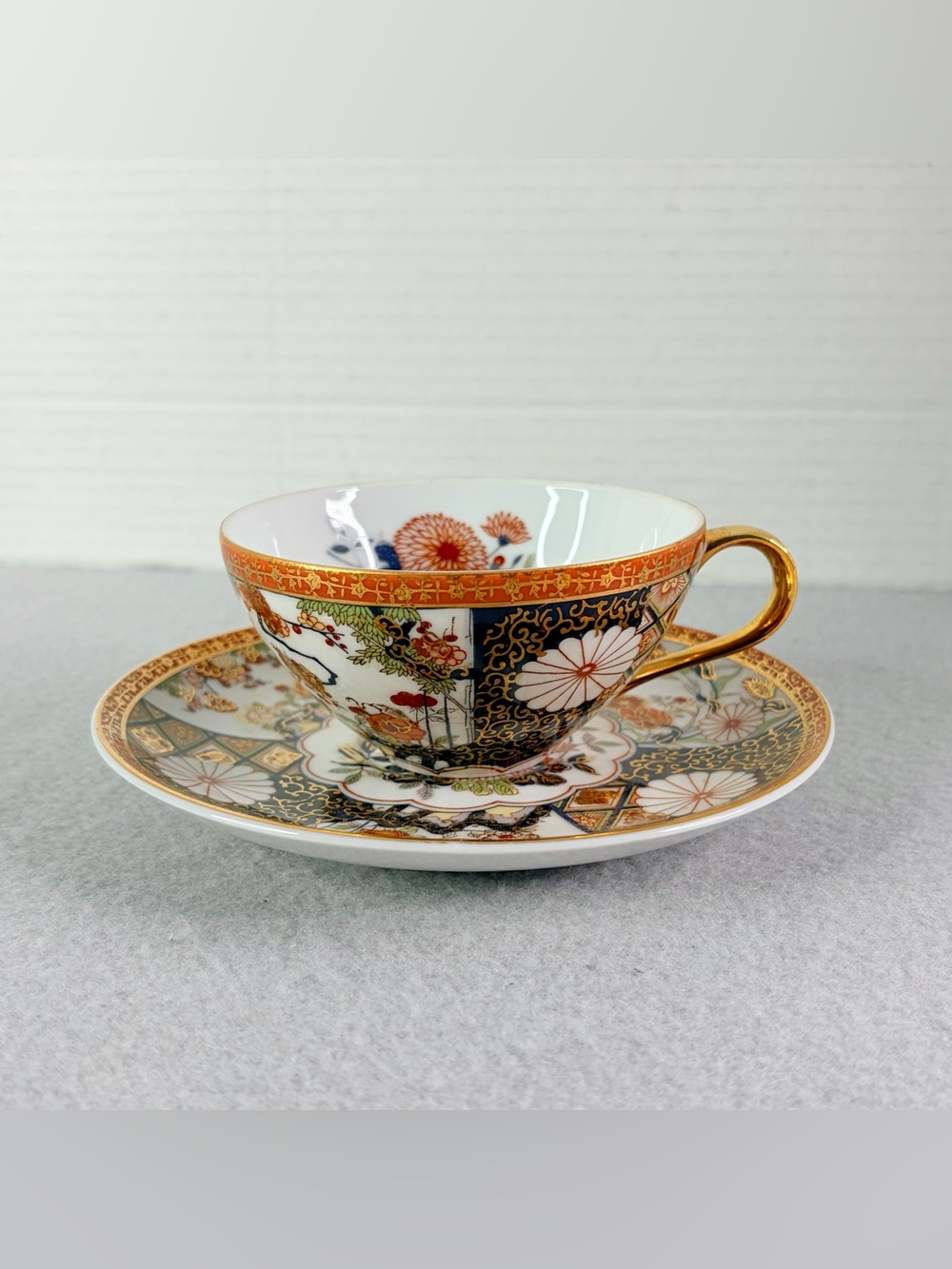 Japanese Vintage Imari Teacup Saucer Floral Hand Painted Gilt Gold Leaf 999-J